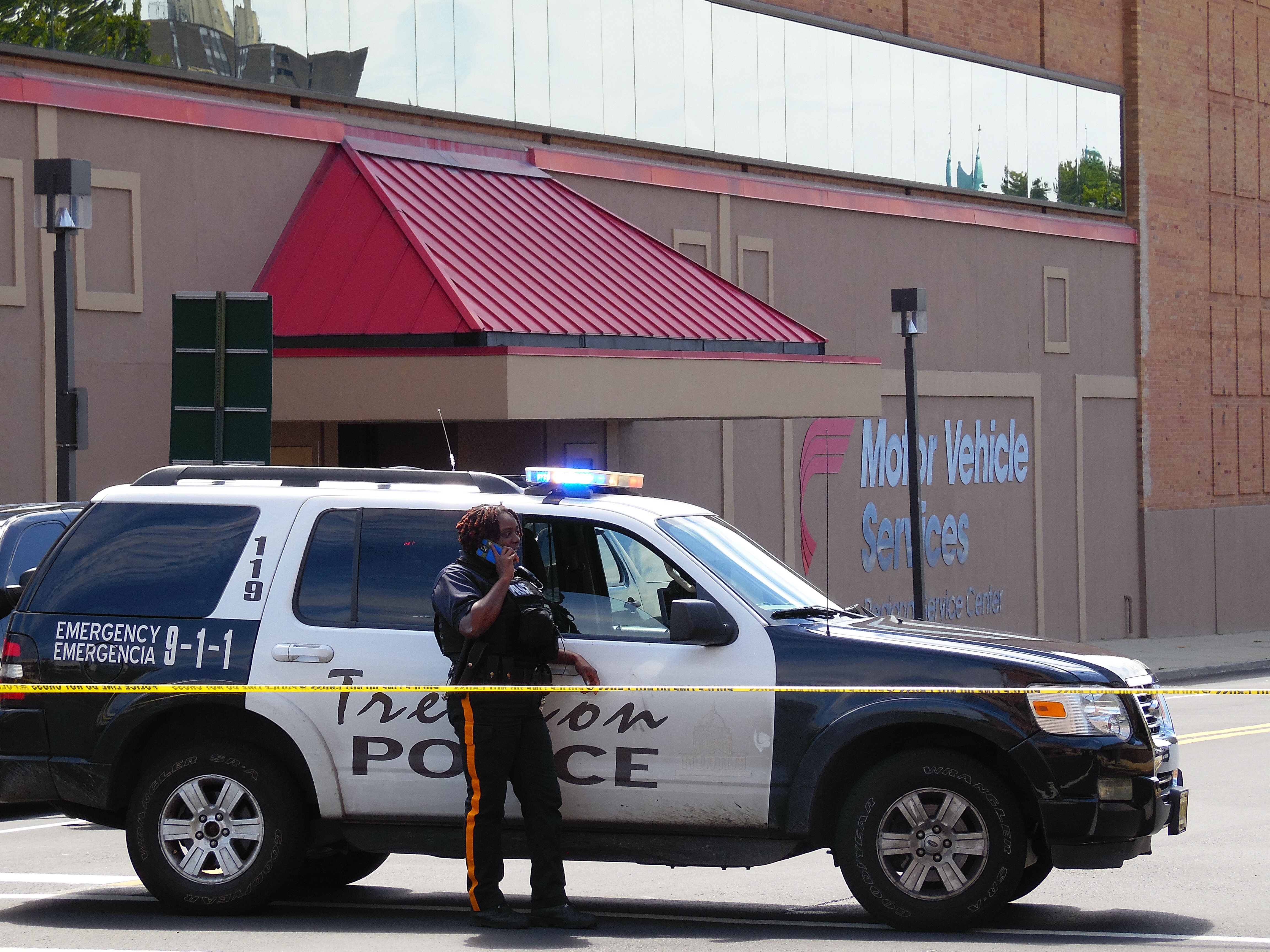 Trenton – Motor vehicle bomb scare